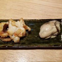 築地青空三代目 丸の内 - タコ、煮牡蠣