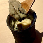 菊鮨 - ❼天然牡蠣（佐賀いろは島）の茶碗蒸し〜小ぶりな牡蠣に味わいの濃いとろっとろのコノワタを合わせてアクセント。