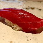 菊鮨 - ⑥本鮪漬け～漬け具合がもちもちとした食感が良い。