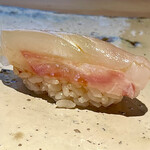 菊鮨 - ①鮃～キラキラと軽く脂がのった熟成された味わいが好き♫。赤酢のシャリが美しい〜♫