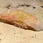 菊鮨 - ②喉黒〜しっとりと熟成された喉黒は酢飯に合う。