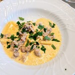 La Brianza - 自家製サルシッチャクリームソースパッパルデッレ。肉肉しいサルシッチャたっぷりコクまろラグーソースが美味しい☆ プリッとしたパッパルデッレがよく合いパセリの香りもいい感じ(^^)