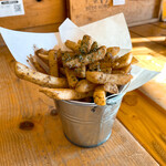 高円寺麦酒工房 - 【2021年12月】アンチョビポテト590円、濃いい味わいがツマミにピッタリ♪