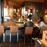松島蒲鉾本舗 - あっ、食べてる、食べてる・・・