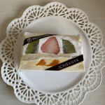 ICHIBANYA FRUITS CAFE - いちごMIXサンド   490円(税込)