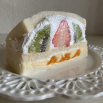 ICHIBANYA FRUITS CAFE - いちごMIXサンド