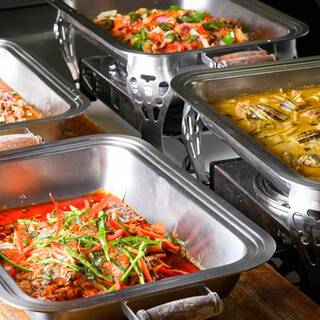 【大人気】4種のおかずから2品選べる「日替わりランチ屋台飯」