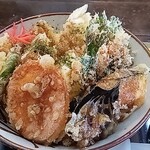 日の出家 - いか天丼は、いか、いんげん、人参、春菊、茄子、南瓜が