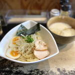 きじ亭 - ・濃厚つけ麺 煮干 黒マー油 700円/税込
・味玉 100円/税込