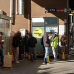 ラーメン二郎 - 食事後、帰る頃の行列の様子！