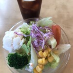 ジョイフル - 料理写真:ジョイドリンクと彩りサラダ