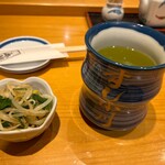 すし小川 - お茶と小鉢
