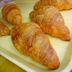 パン工房・夢雲 - ●クロワッサン@95
      なんと、3個で200円
      