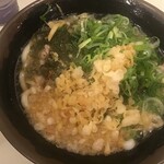 松屋 - 肉うどん400円・ねぎ10円・天カス10円(2021.12.11)