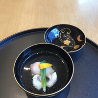 日本橋浅田 - 五段弁当６０５０円。鯛の清汁。出汁の風味が強く、調味料控えめの味わいは、私の好みにぴったりです（╹◡╹）