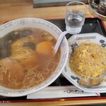 @.coi - ラーメン+半チャーハン700円(税込)
            出汁の旨味を活かした醤油ラーメンで、洗練されたあっさりスープが美味しい♪
            麺はモチモチで量多く焼豚が柔らかくて旨い♪
            半チャーハンは味つけ炒め具合共にバッチリ！