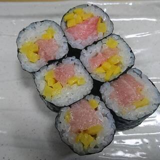 We offer a wide variety of dishes such as "Toro Taku Maki" and "Omelette Rice"