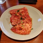 焼肉酒場新世界 - カルビ 690円(税抜)