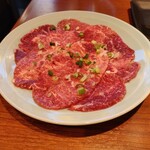 Yakiniku Sakaba Shinsekai - 牛ホホ肉 690円(税抜)