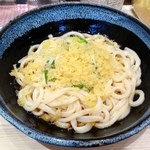 てんこつ - 冷ぶっかけうどんに揚げ玉投入！