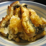 まるや本店 - 最初の一杯目は、そのままで。
      
      味付けが控えめなので、卓上にあったタレをお好みでかけて。
      
      
      