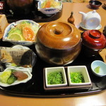 まるや本店 - まるひつまぶし（お吸い物付き）　サラダセット　2,760円
      
      
      