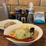 麺屋 しん - 知床鶏塩レモンと半炒飯