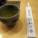 Kazunoya - 最初に緑茶と、箸袋入りの割箸