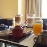 パーク ハイアット 東京 - ルームサービスの朝食セッティング