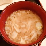 本格水餃子専門 瓦奉店 - 味噌汁