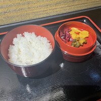 御飯（赤だし・香の物）