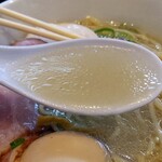 Kai To Ushi No Chuukasoba Umi Tora - 牛白湯と貝出汁のスープ（塩）
