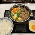 Yoshinoya - 牛すき鍋膳712円ご飯大盛り。