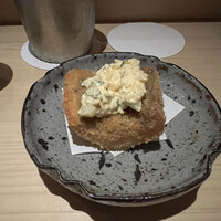 鮨 利﨑 - 太刀魚のフライ自家製タルタルを添えて。太刀魚がふっくらさっぱり、軽めのタルタルとの相性抜群！