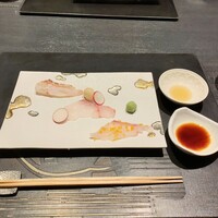 日本料理 鳥羽別邸 華暦 - お造り：九絵刺身三通り。何かお伊勢さんっぽい。