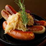 特製ドイツソーセージ3種盛り／Three Sausage Platter