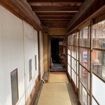 山宝 - この奥にトイレがある