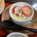 山宝 - 手作りプリンイチゴのせ