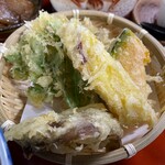 山宝 - 椎茸、南瓜、薩摩芋、そして珍しいヨモギの天ぷら