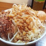 夢を語れ - ラーメン200g(900円)+味玉(100円)、ニンニクヤサイアブラ。