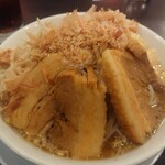 Mensyouyamatora - ラーメン200g(850円)、ニンニクヤサイアブラ。 