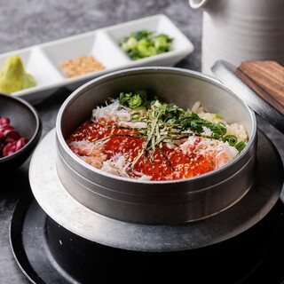 Carefully selected ingredients x craftsmanship. The famous “Kamameshi (rice cooked in a pot)” is a must-try