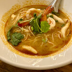 タイ料理 スワンナプームタイ - ランチのトムヤム麺