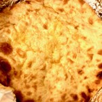 タージマハール - 巨大なチーズナン