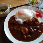 蒼苑 - ランチメニューの目玉焼きカレー