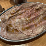 焼肉ホルモン たけ田 - ＊ ながーいコリコリ豚タン　380円