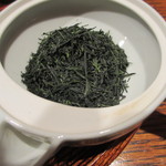 一保堂茶舗 喫茶室 嘉木 - 急須に茶葉を入れて