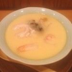 誠 - 「海鮮茶碗蒸し」
      海老・蟹・真ダラの白子などの海鮮がたっぷり入っています。
      やっぱりお寿司屋さんの茶碗蒸しは最高です*\(^o^)/*