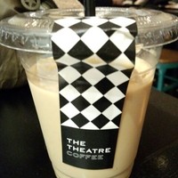 THE THEATRE TABLE - 隣接のシアトルコーヒーにて…アイスカフェラテ