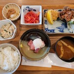 一角 - おばんざい定食(1300円)